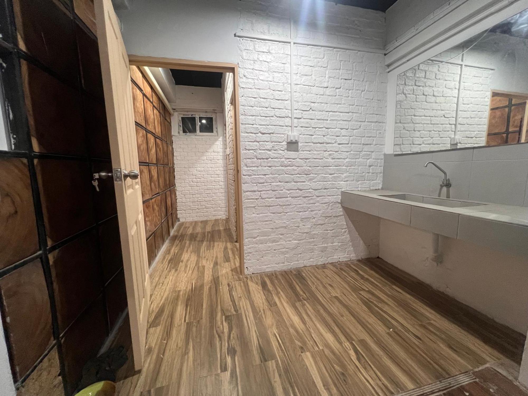 Patong Adventure Hostel Экстерьер фото
