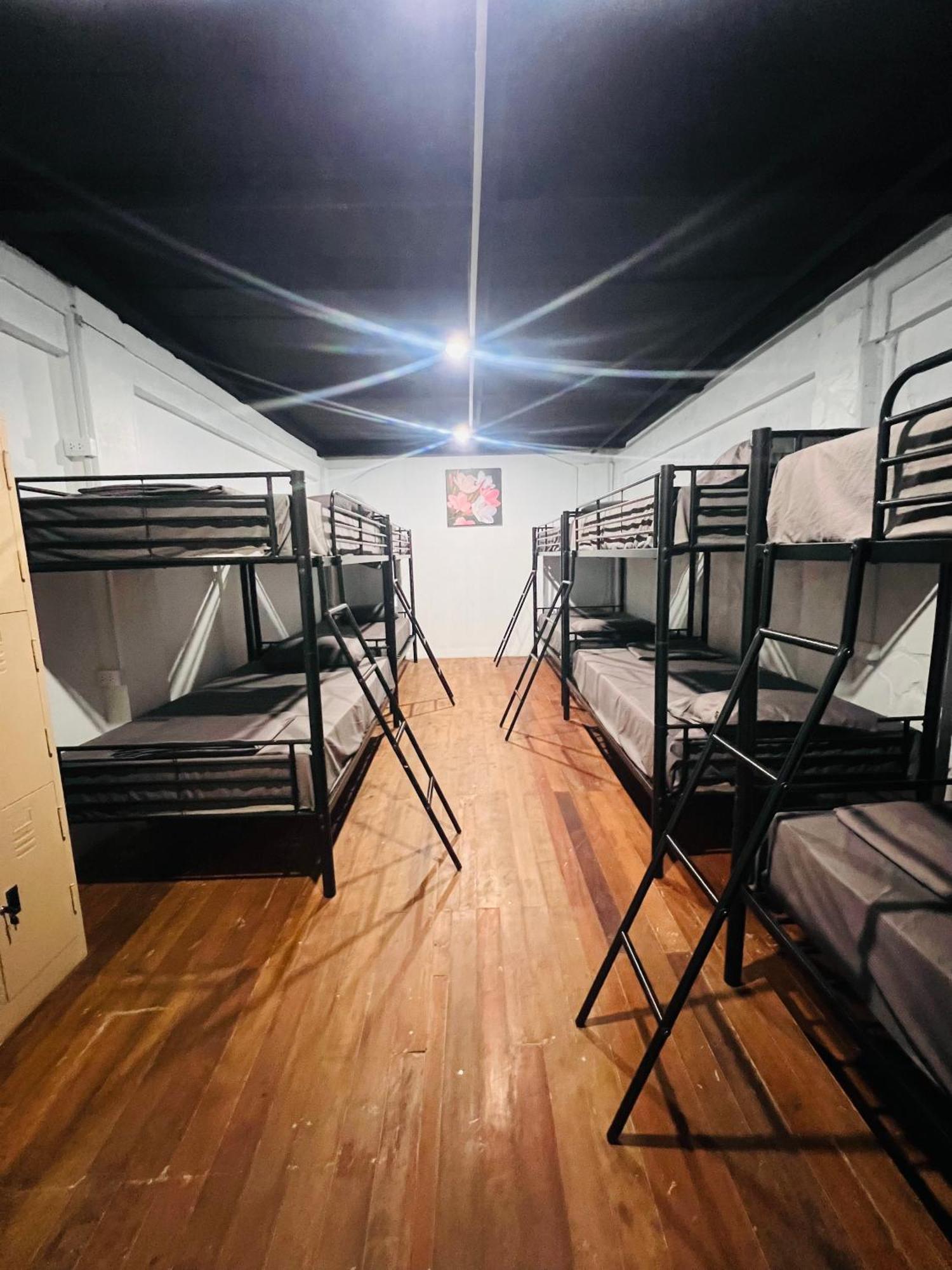Patong Adventure Hostel Экстерьер фото