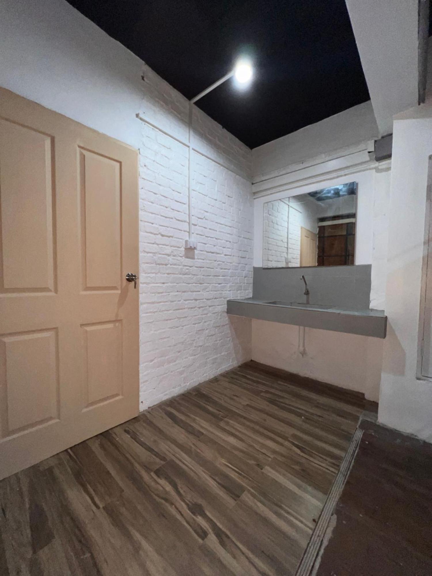 Patong Adventure Hostel Экстерьер фото