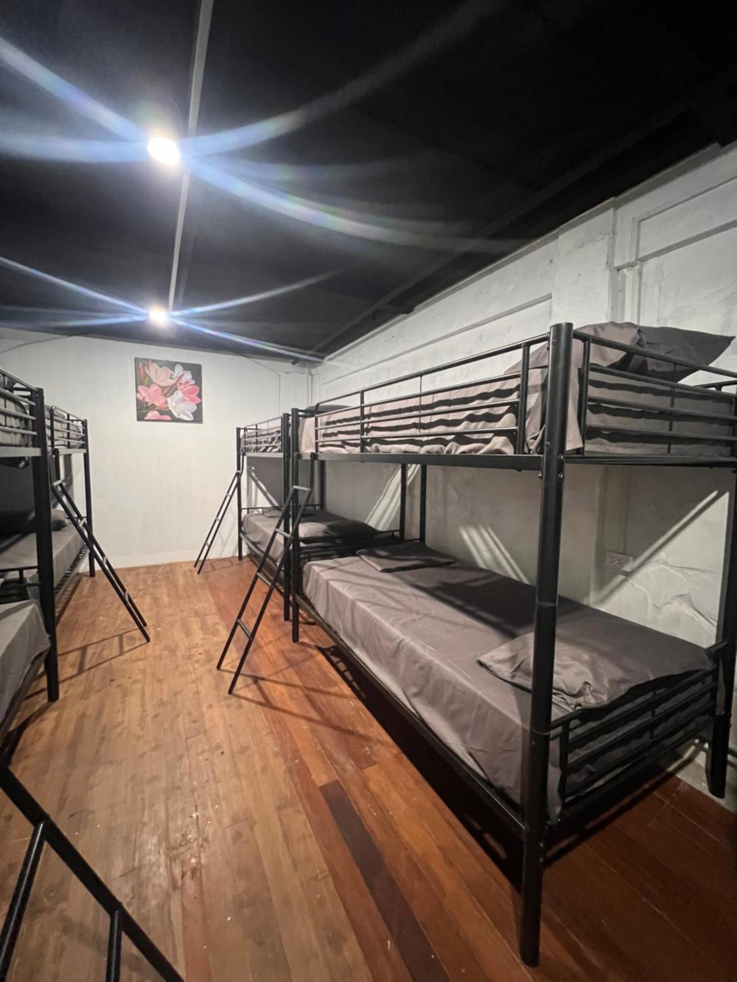 Patong Adventure Hostel Экстерьер фото