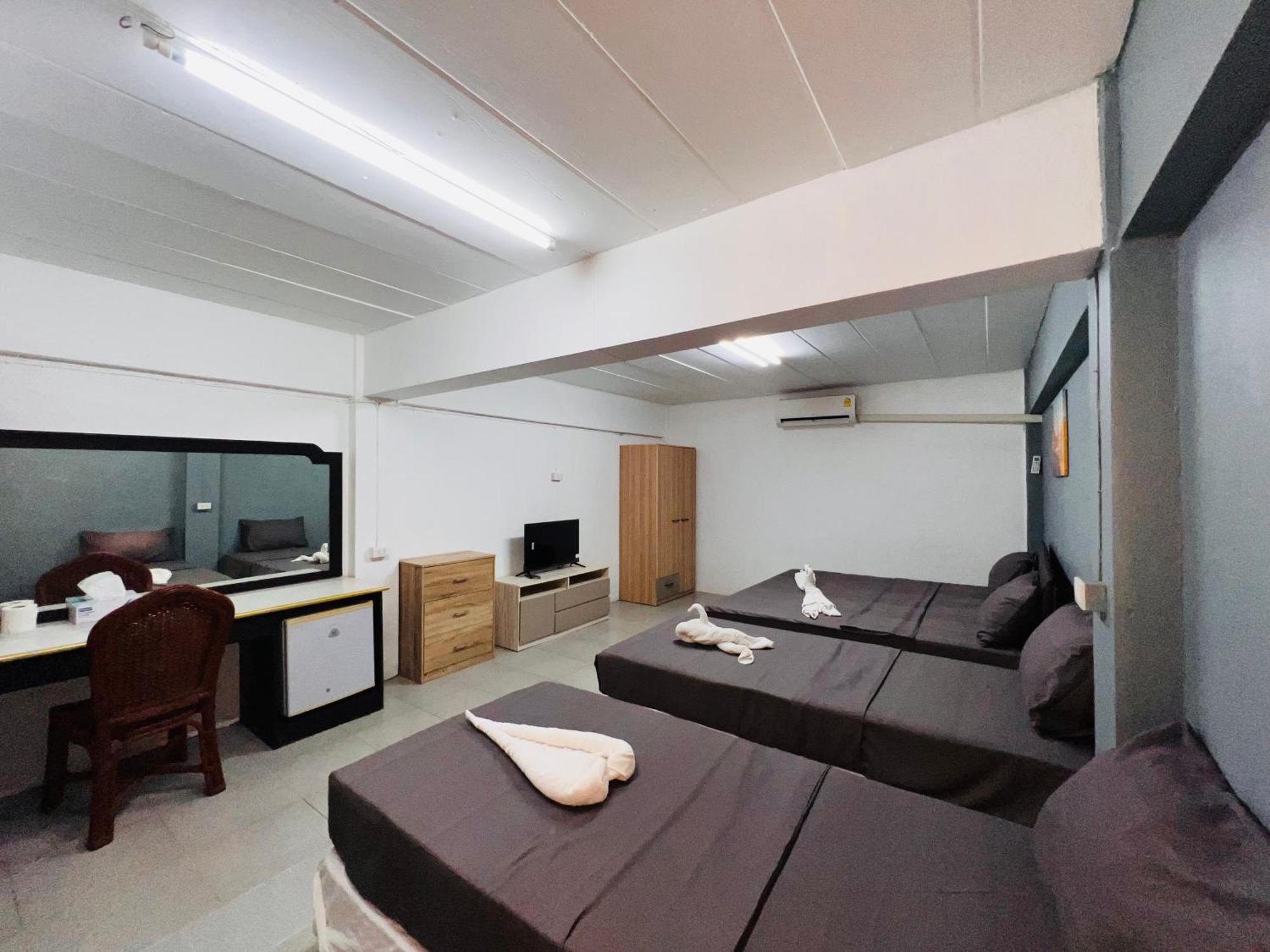 Patong Adventure Hostel Экстерьер фото