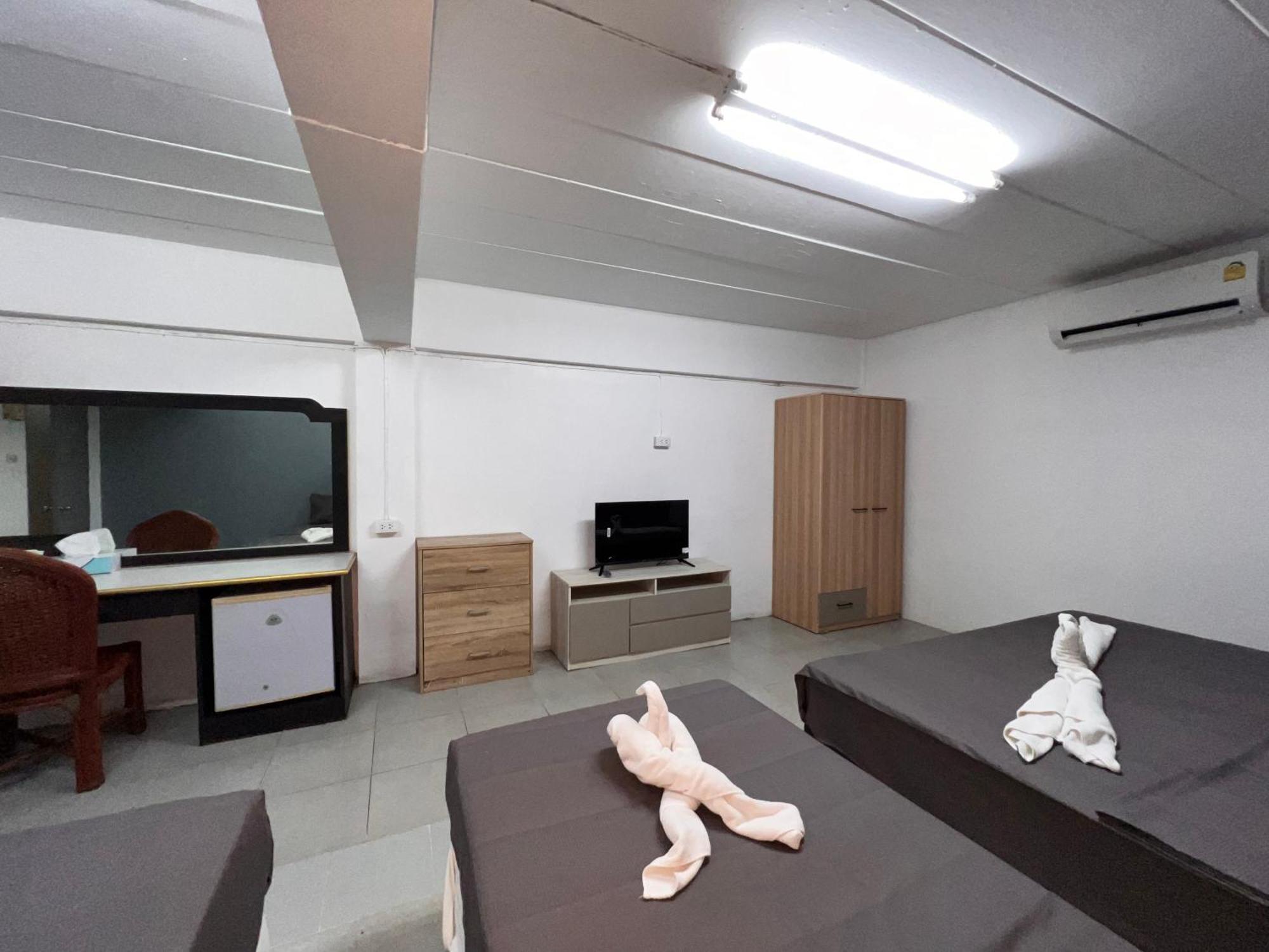 Patong Adventure Hostel Экстерьер фото