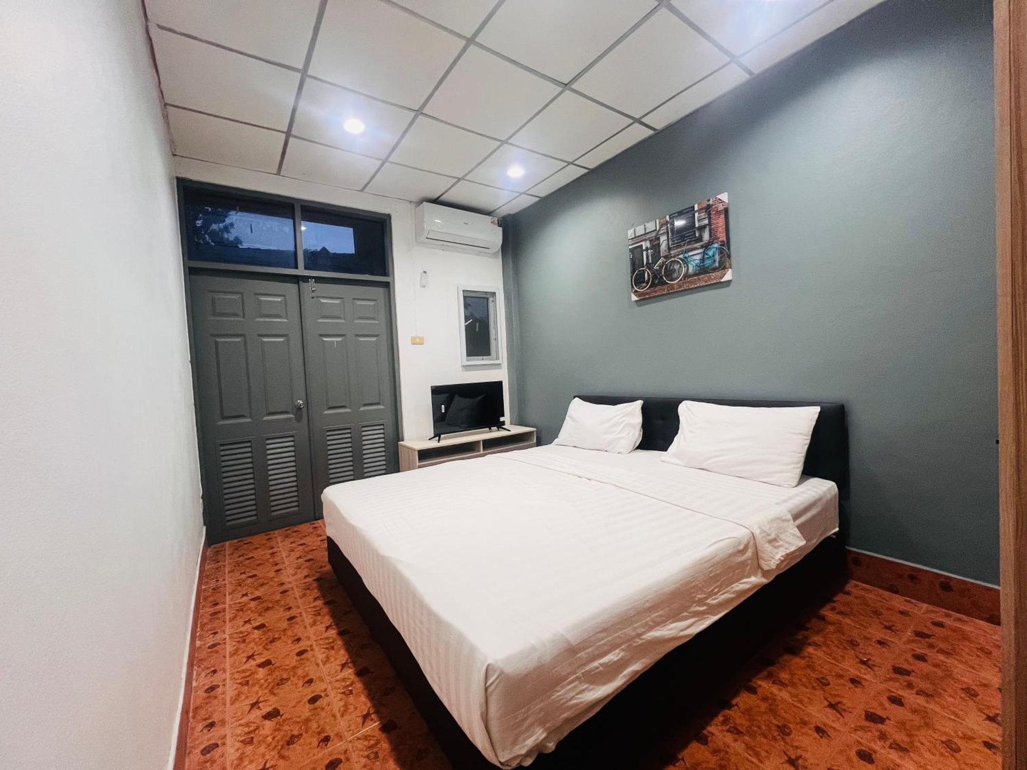 Patong Adventure Hostel Экстерьер фото
