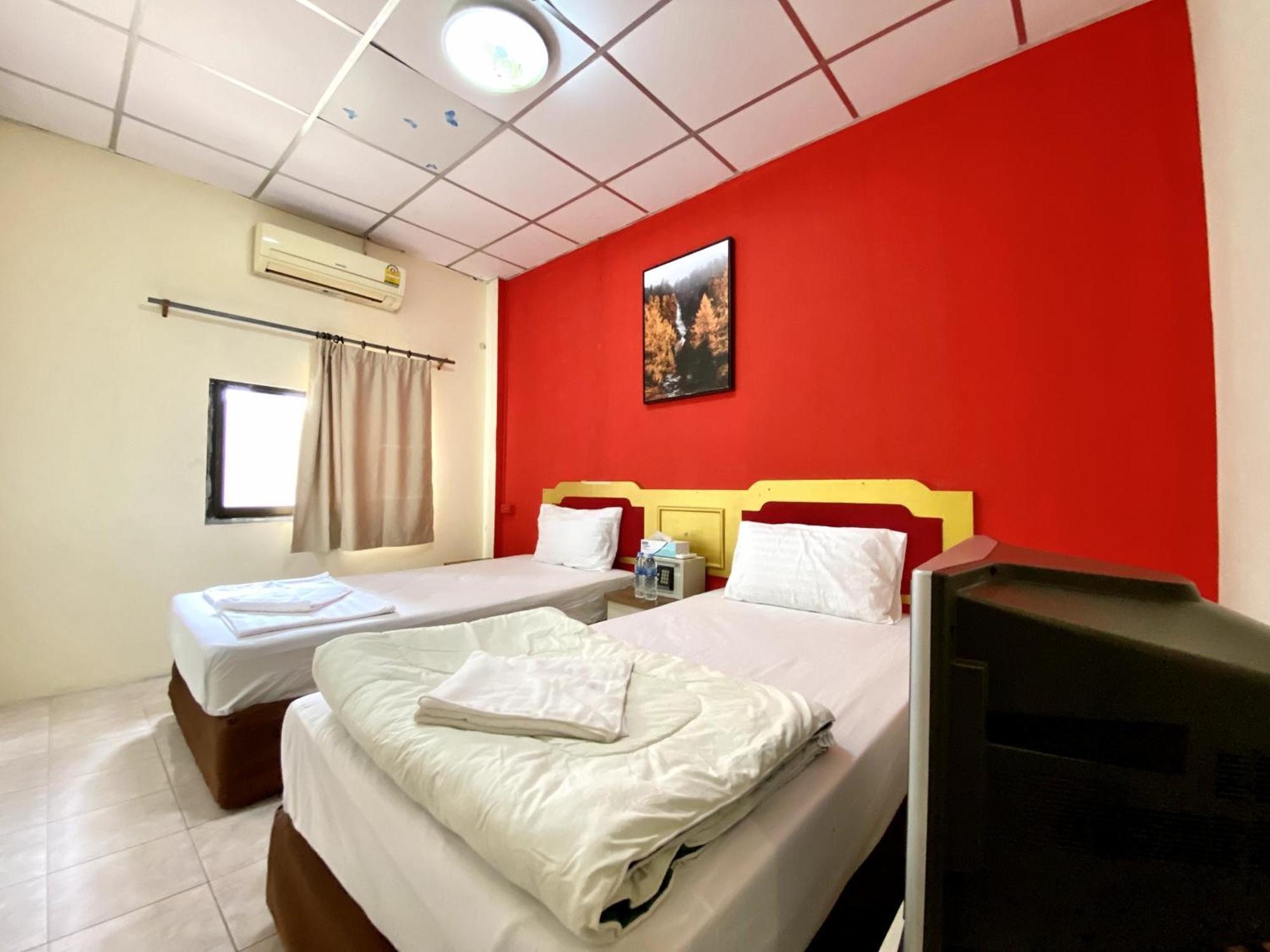 Patong Adventure Hostel Экстерьер фото