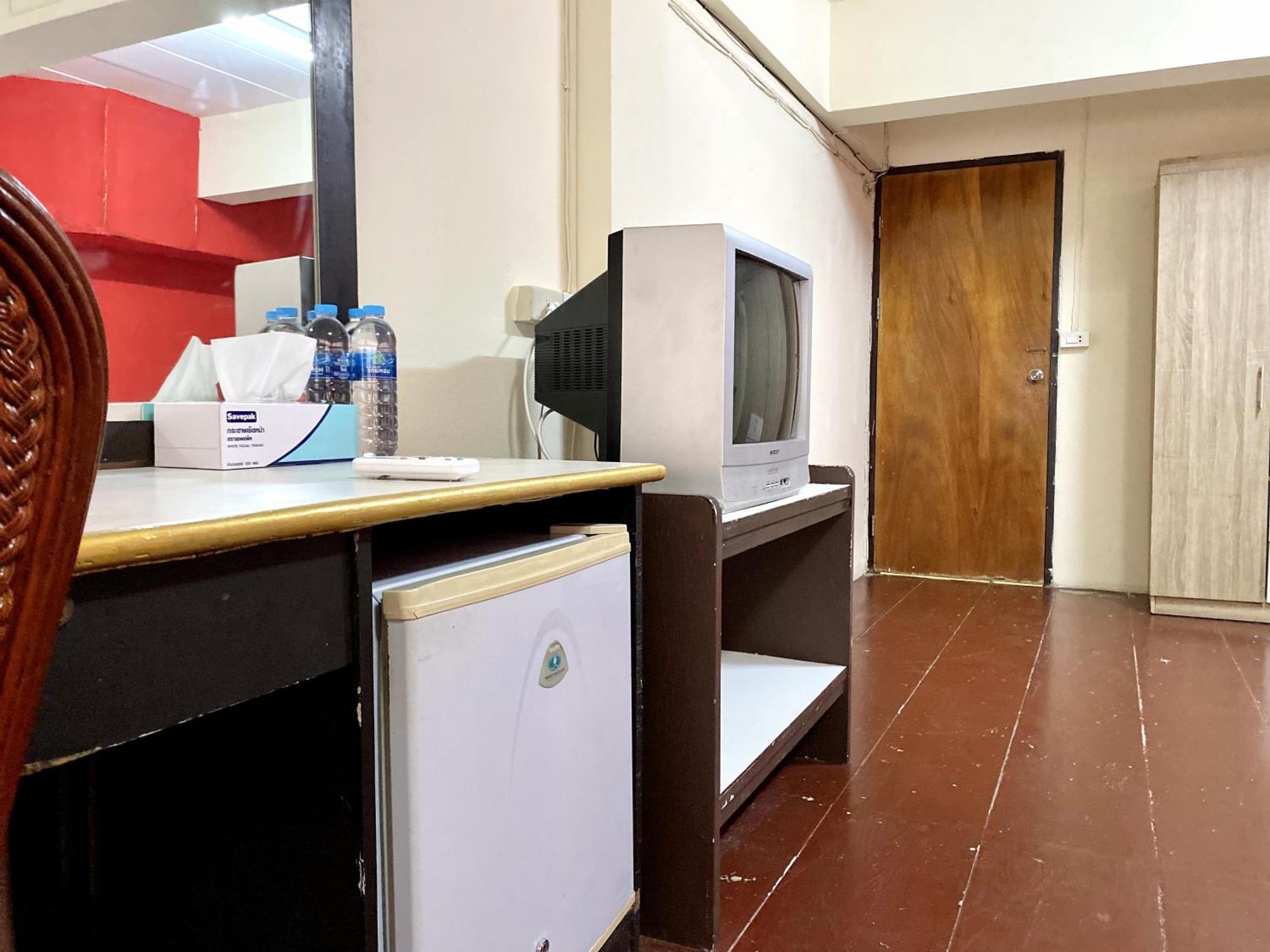 Patong Adventure Hostel Экстерьер фото