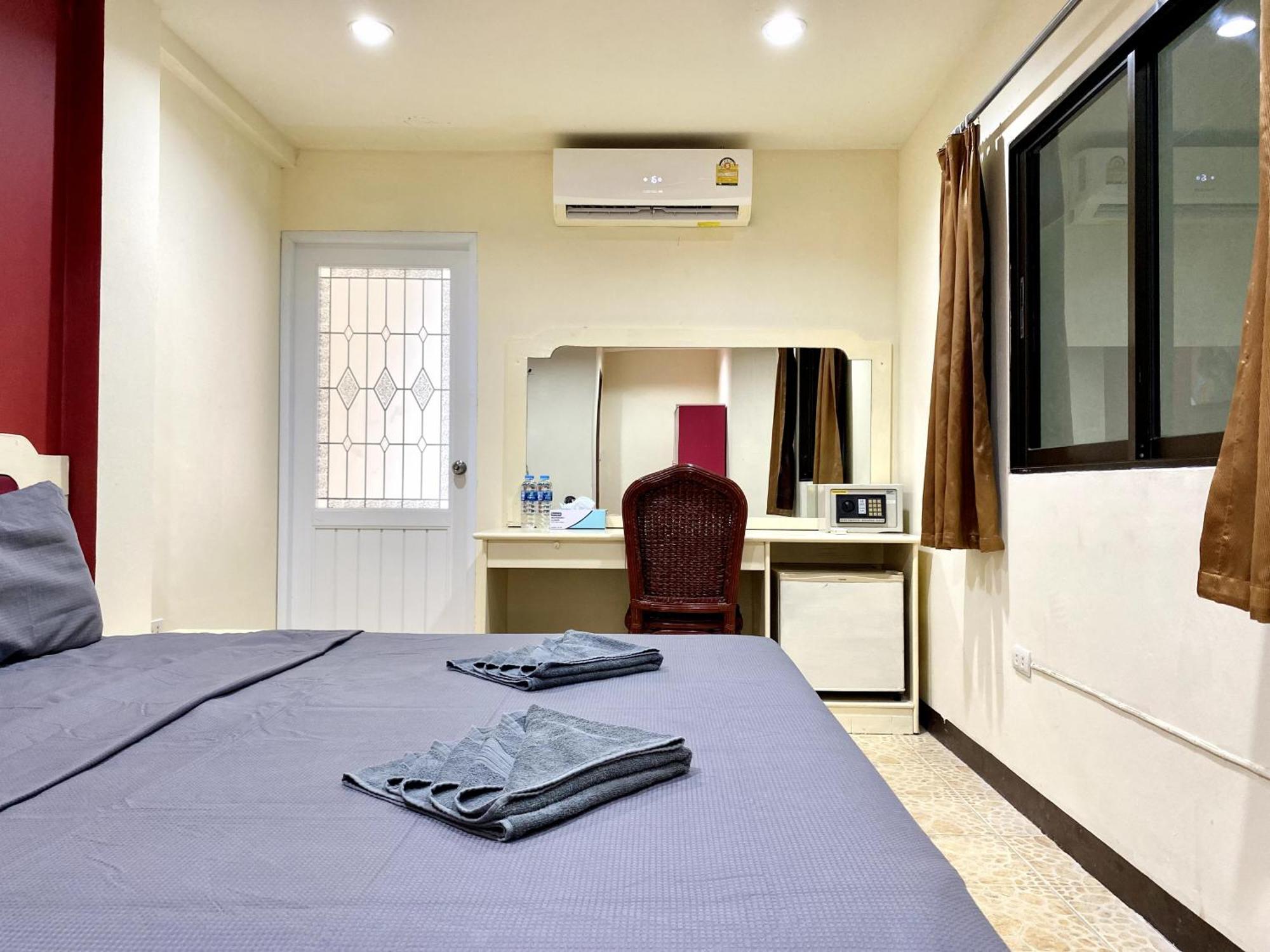 Patong Adventure Hostel Экстерьер фото